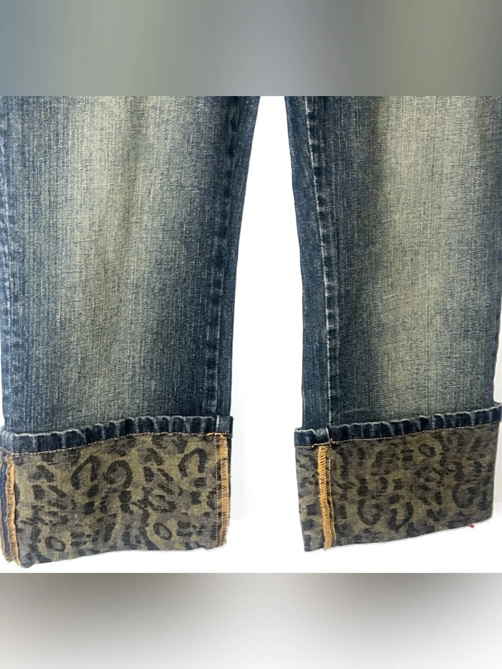 INC Capri Jeans Animal Print Cuffs Med Distressed Mid rise  Med Wash Sz 10P